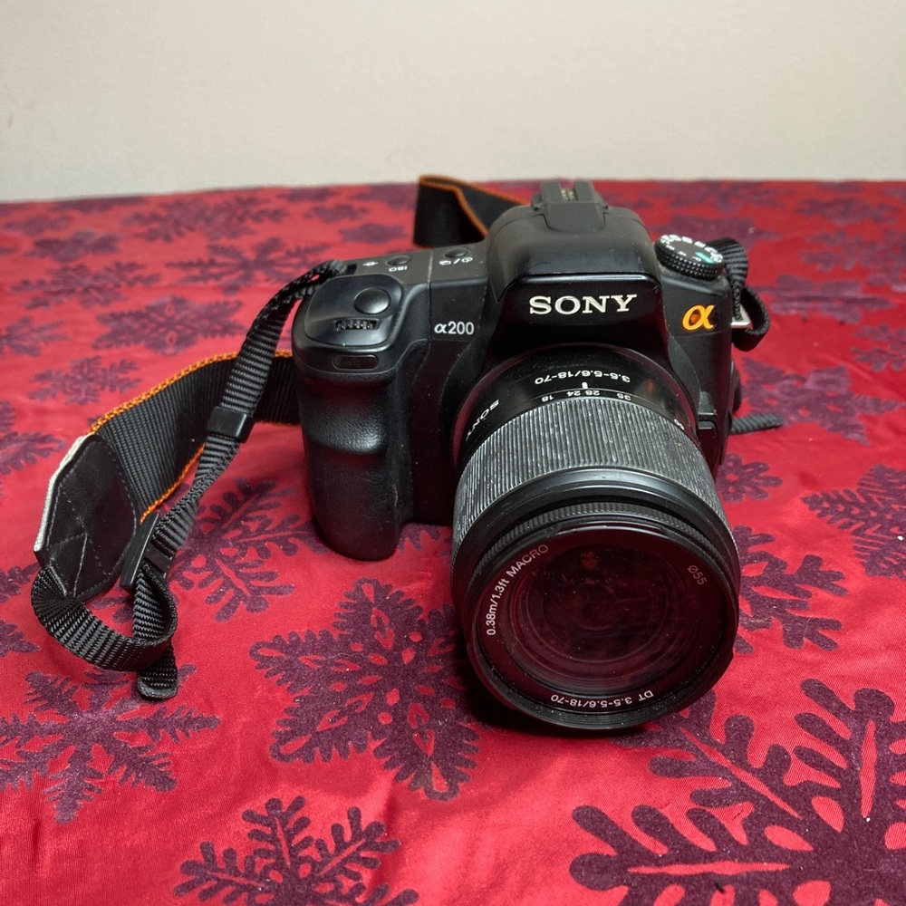 Sony Alpha DSLR-A200 10.2MP with 18-70mm Zoom Lens Bundle